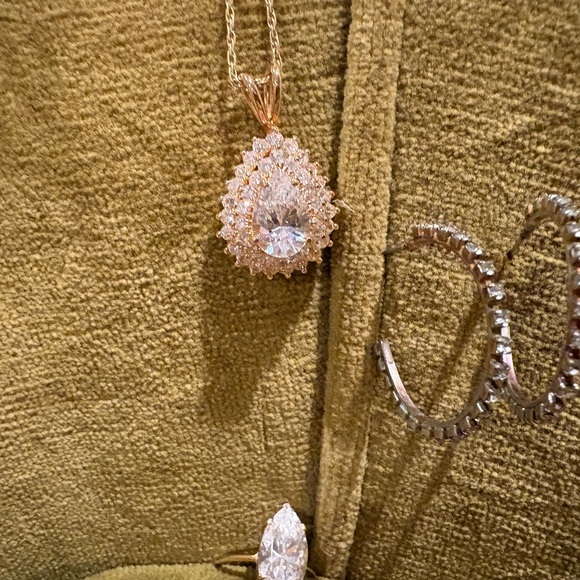 Jewelry Set - Picture 7 of 8